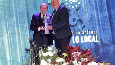 Entrega delpremio de la Famp a la Diputaci&oacute;n cordobesa
