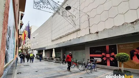 El antiguo Simago donde se va a instalar un hotel