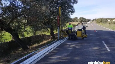 Vallas de protecci&oacute;n en la carretera que va de Carde&ntilde;a a Pozoblanco
