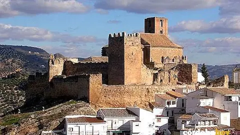 Castillo de Izn&aacute;jar