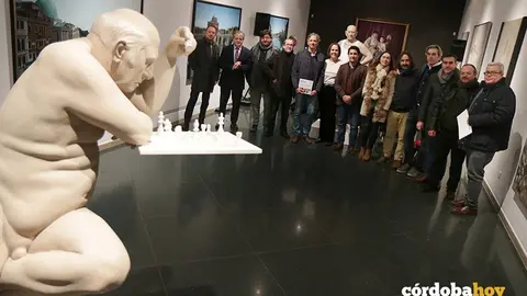 Artistas, comisario y autoridades en la rueda de prensa de la exposici&oacute;n 'Islas al mediod&iacute;a'