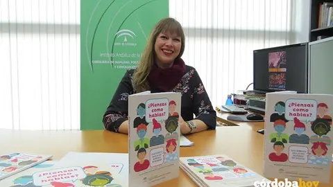 Lourdes Arroyo en la presentaci&oacute;n de la gu&iacute;a