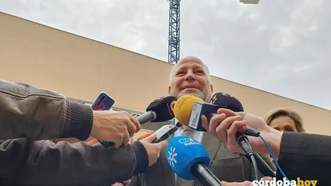 Javier Imbroda en las obras del colegio nuevo de Turru&ntilde;uelos