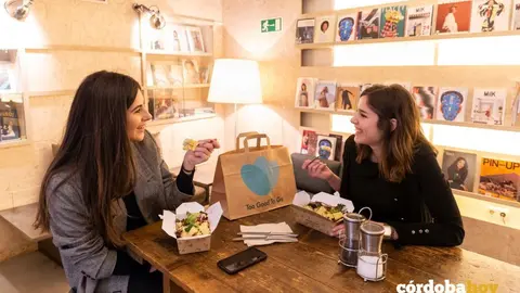La app 'To good to go' permite comprar comida barata porque se iba a tirar