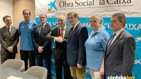 Firma del convenio entre la Agrupaci&oacute;n de Cofrad&iacute;as y la Fundaci&oacute;n La Caixa