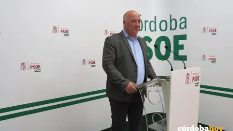 Antonio Ruiz en la sede del PSOE, en la avenida del Aeropuerto