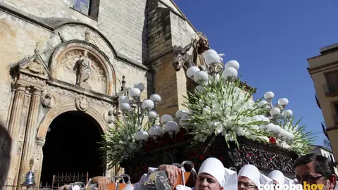 El estilo de portar las im&aacute;genes de Semana Santa en Lucena se denomina 'La Santer&iacute;a'