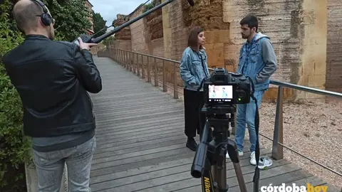 Un momento del rodaje en C&oacute;rdoba de la segunda pel&iacute;cula de Alex Sereno, 'Violeta de los d&iacute;as grises'