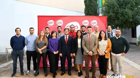 Foto de grupo de la directiva de la AJE en C&oacute;rdoba