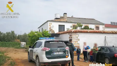 La Guardia Civil entrega material escolar en la provincia