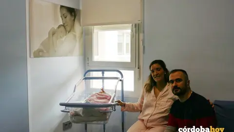 Una pareja con su hija en el San Juan de Dios