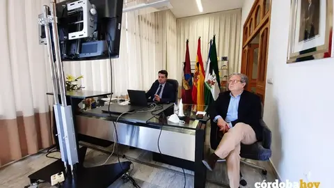 Jos&eacute; Mar&iacute;a Bellido y Salvador Fyuentes en la reuni&oacute;n de alcaldes de las 15 ciudades m&aacute;s pobladas