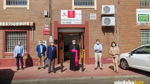 El obispo ha bendecido las instalaciones del nuevo servicios de catering de C&aacute;ritas