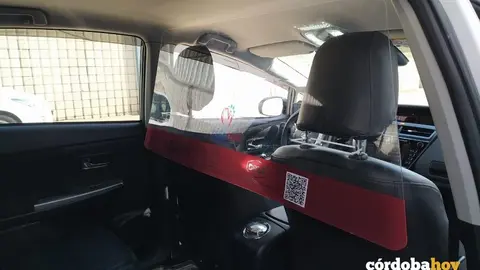 Mampara en un taxi