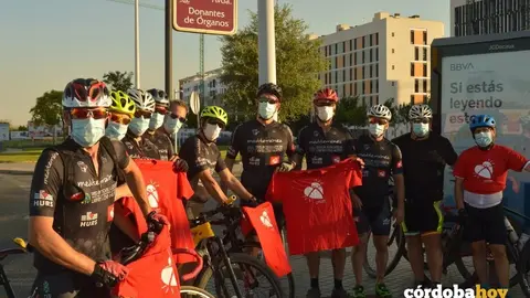 Ciclistas del club 'Kil&oacute;metros de vida'