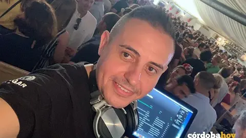 Rafa Le&oacute;n en la caseta El Gazpacho de la Feria de C&oacute;doba