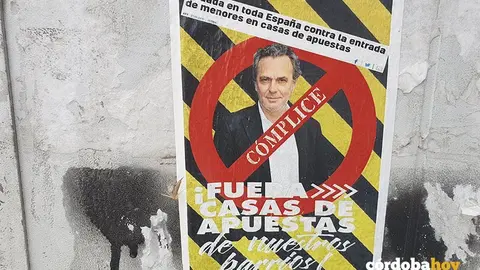Una de las pegatinas repartidas por C&oacute;rdoba en contra de las salas de juego