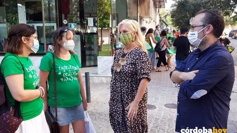 Los dos concejales de Podemos en la manifestaci&oacute;n de las Ampa's