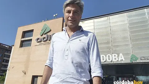 Andr&eacute;s Lorite en la estaci&oacute;n del AVE de C&oacute;rdoba