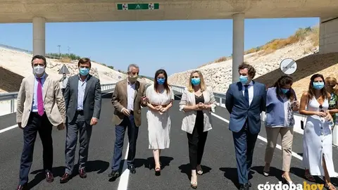 Momento de la visita de la consejera de Fomento a la carretera