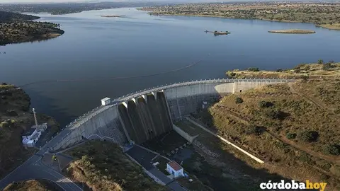 Vista a&eacute;rea del pantano de La Colada