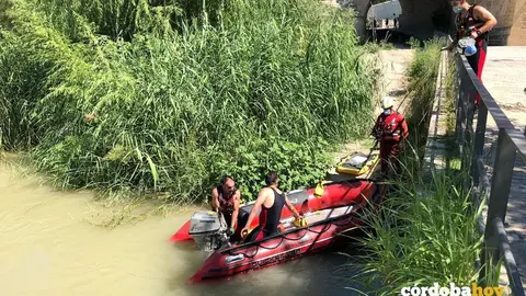 Los bomberos han rastreado el r&iacute;o sin resultado