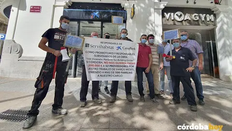 Protesta por la estafa de Servihabitat a constructores cordobeses