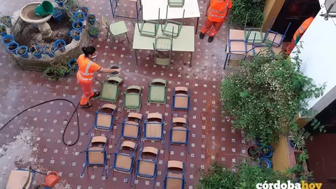 Desinfecci&oacute;n de Sadeco en colegios cordobeses