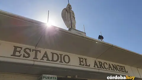 Entrada principal al estadio de El Arc&aacute;ngel