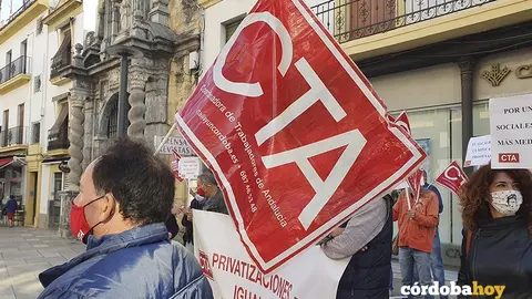Protesta de la CTA a las puertas del Ayuntamiento