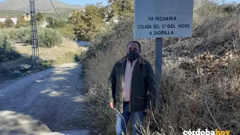 Jos&eacute; Rosa, coordinador de Vox en Priego, en la v&iacute;a pecuaria hacia Zagrilla