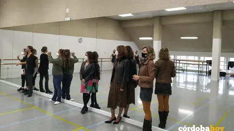 La delegada de Educaci&oacute;n, Inmaculada Troncoso, visitando el conservatorio 'Luis del R&iacute;o'