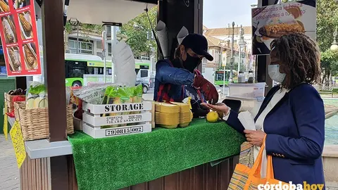 Uno de los puestos de casta&ntilde;as de C&oacute;rdoba