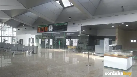 Interior de la estaci&oacute;n del AVE de Puente Genil-Herrera