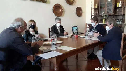 El jurado reunido para emitir el fallo
