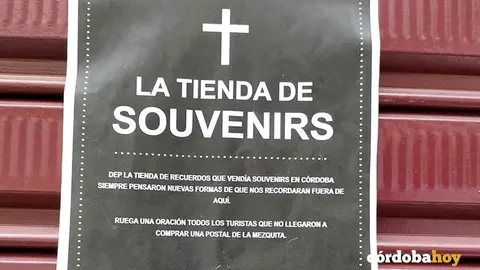 Carteles sobre la muerte del comercio especializado en C&oacute;rdoba