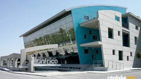 Fachada de Infrico, industria lucentina del fr&iacute;o donde se almacenar&aacute;n vacunas contra la Covid-19