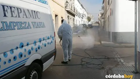 Desinfecci&oacute;n de calles en el municipio de Pe&ntilde;arroya