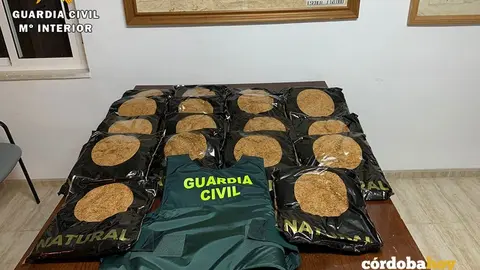 Picadura de tabaco ilegal en Aldea Quintana de La Carlota