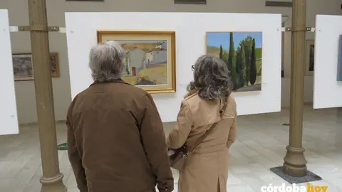Visitantes en la exposici&oacute;n de la Escuela Libre de Artes Pl&aacute;sticas de Priego