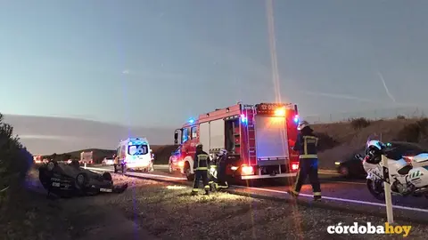 El veh&iacute;culo siniestrado cerca del Puente de Ibn Firn&aacute;s