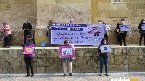 Manifestaci&oacute;n de mujeres en la Iglesia