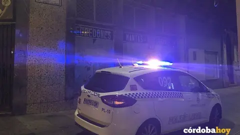 Patrulla nocturna de la Polic&iacute;a Local en una imagen de archivo