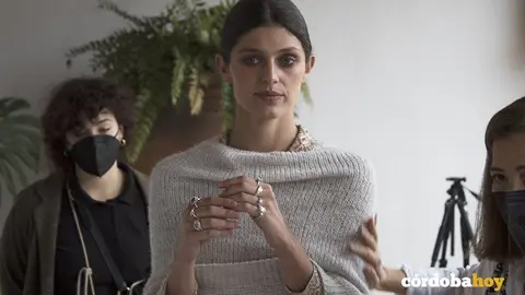 Una de las modelos de joyer&iacute;a y moda en el Palacio de Viana