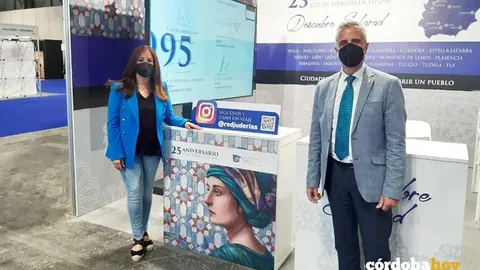 El alcalde de Lucena, Juan P&eacute;rez, y la edil Lourdes Parra en Fitur 