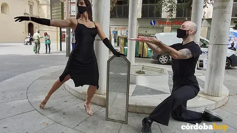 Malena G&oacute;mez Cabrera y &Aacute;lvaro Vel&aacute;zquez preparan su performance
