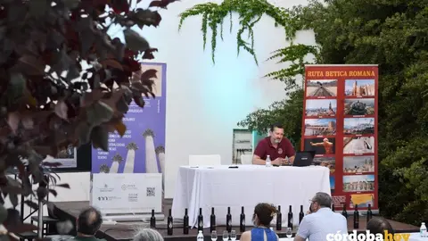 Manuel Le&oacute;n en su conferencia