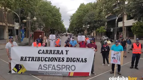 Manifestaci&oacute;n de suboficiales del ej&eacute;rcito en el Bulevar