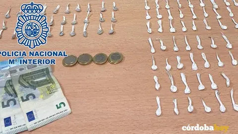 Droga y dinero incautado al detenido por la Polic&iacute;a Nacional de Cabra