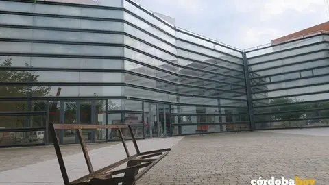 Exterior del centro c&iacute;vico de El Higuer&oacute;n